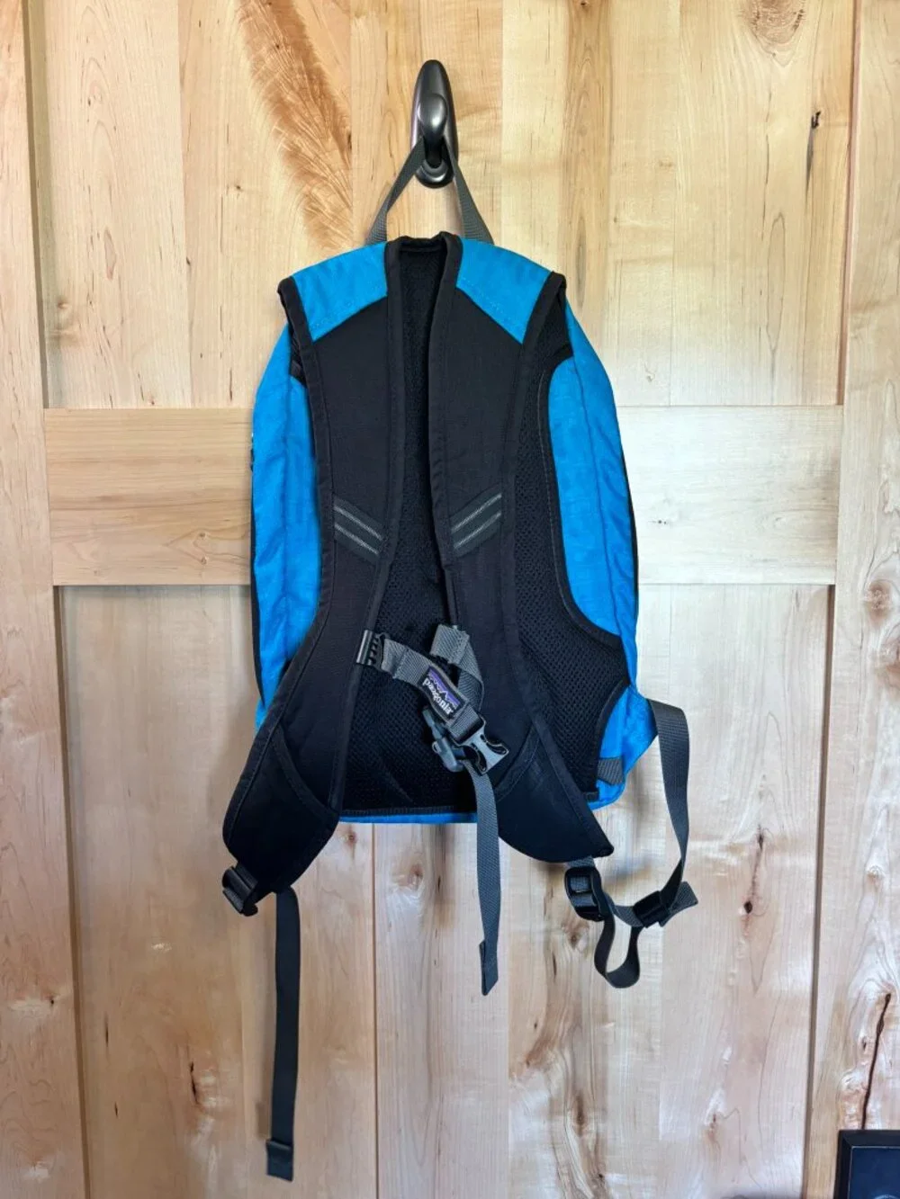 Patagonia Mini Backpack Bright Turquoise Multi Compartment Travel Stow Hip Belt